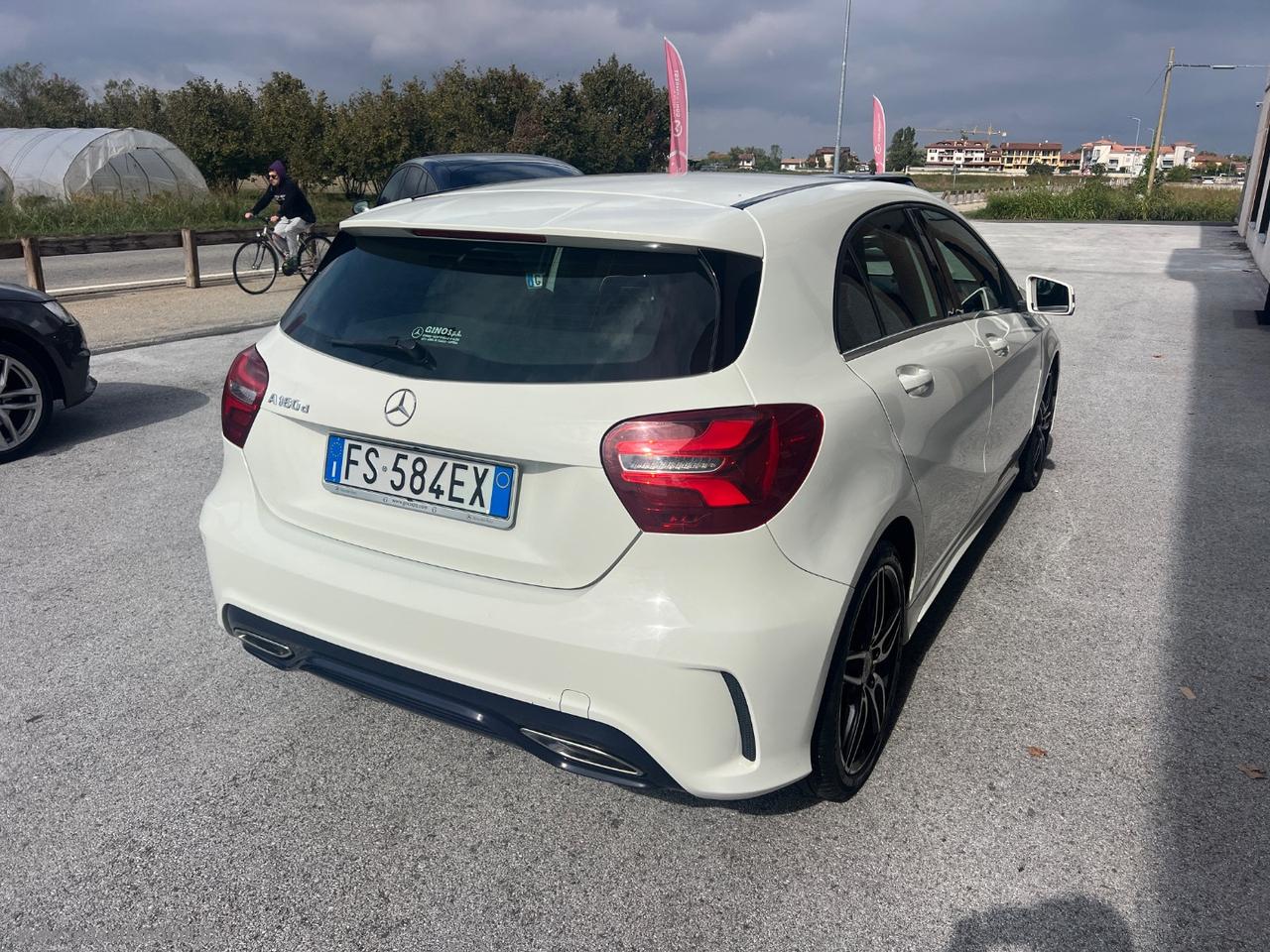 MERCEDES-BENZ A 180 d Premium PACK AMG