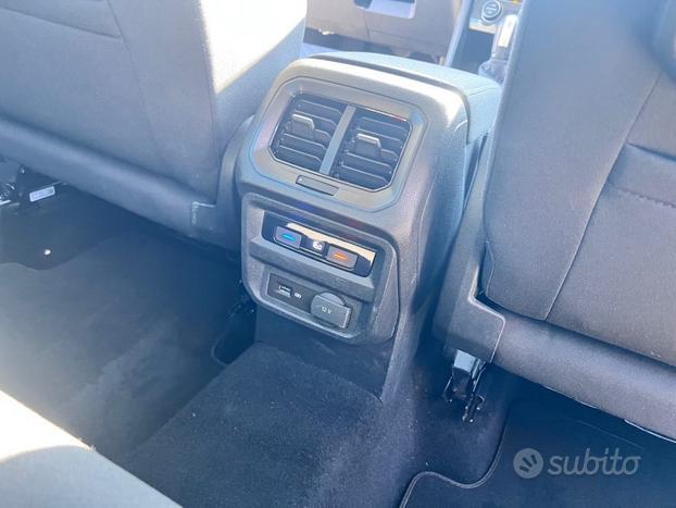 VOLKSWAGEN Tiguan 2.0 TDI SCR DSG Business BlueM