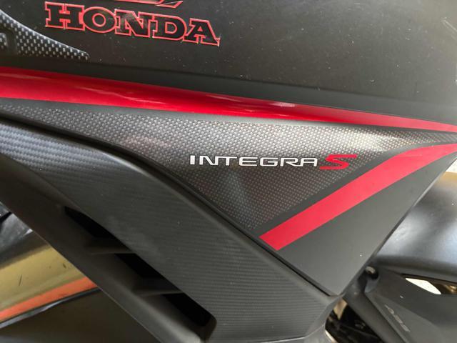 HONDA Integra 750 S