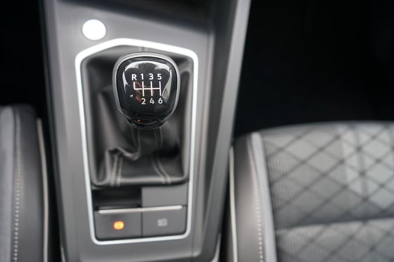 Volkswagen Golf 1.5 TSI R-Line