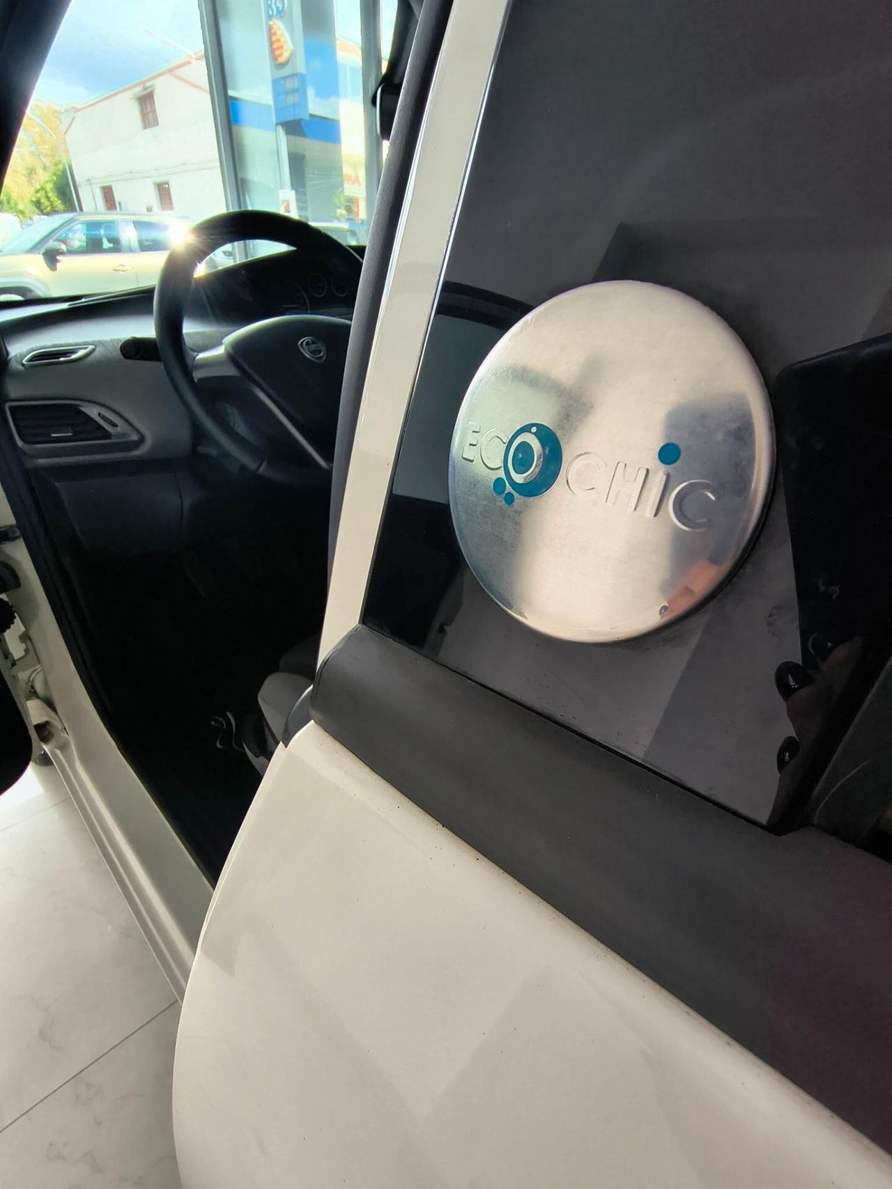 Lancia Ypsilon 0.9 TwinAir 85 CV 5 porte Metano Ecochic Silver