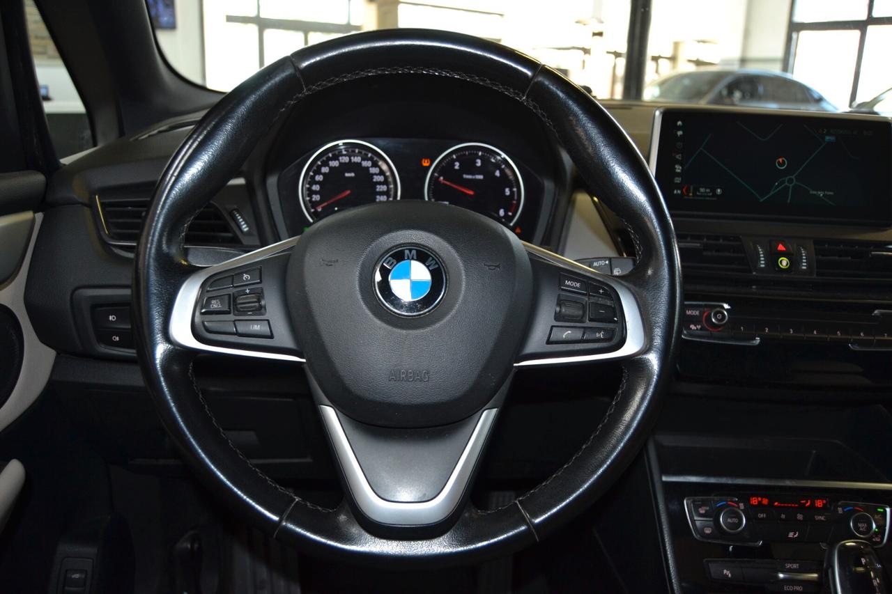 Bmw 216D ActiveTourer Luxury Auto/Navi/Pelle/Xenon