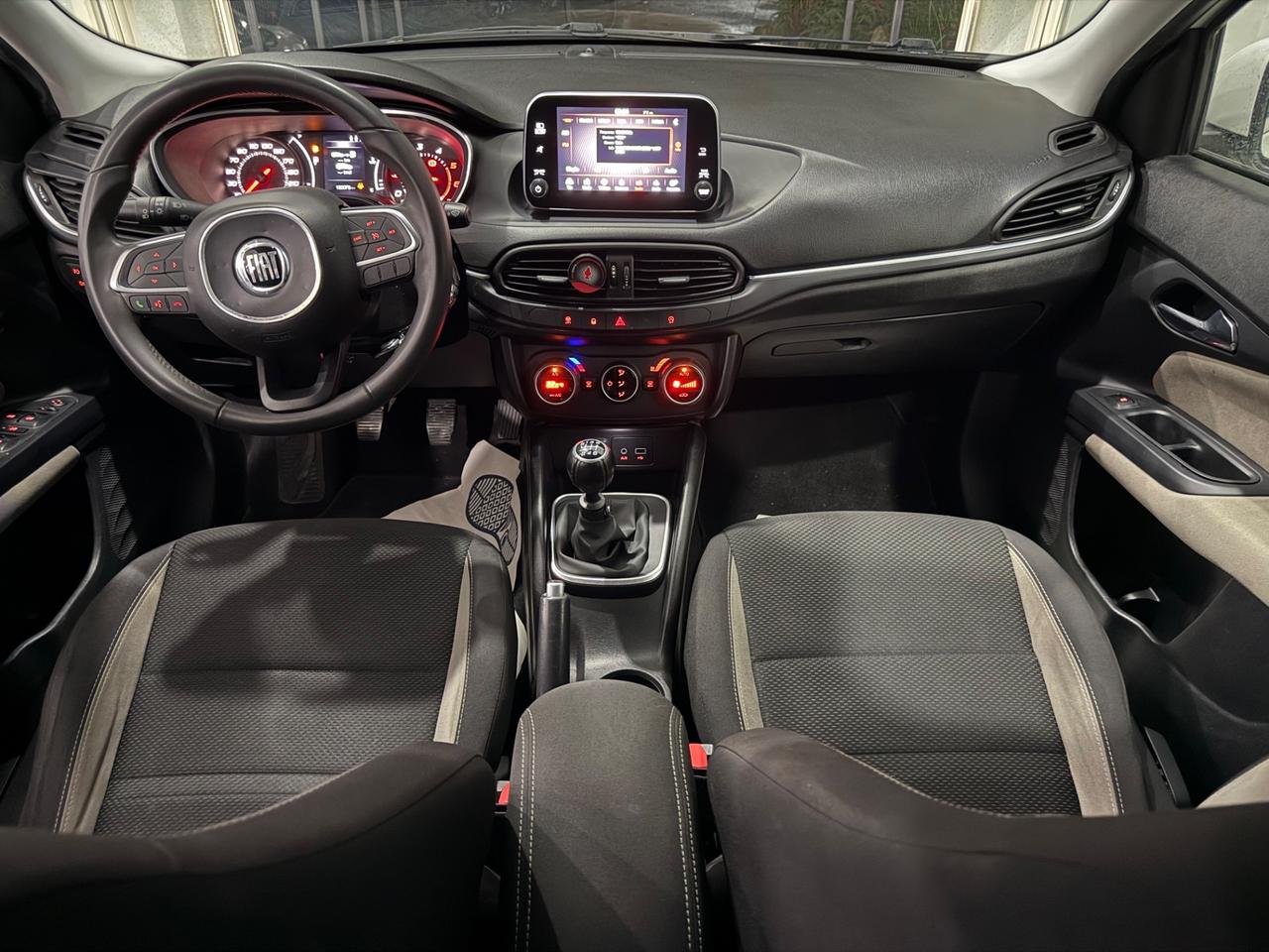 Fiat Tipo 1.6 Mjt 120cv 5P LOUNGE LED/R17 DA VETRINA2019