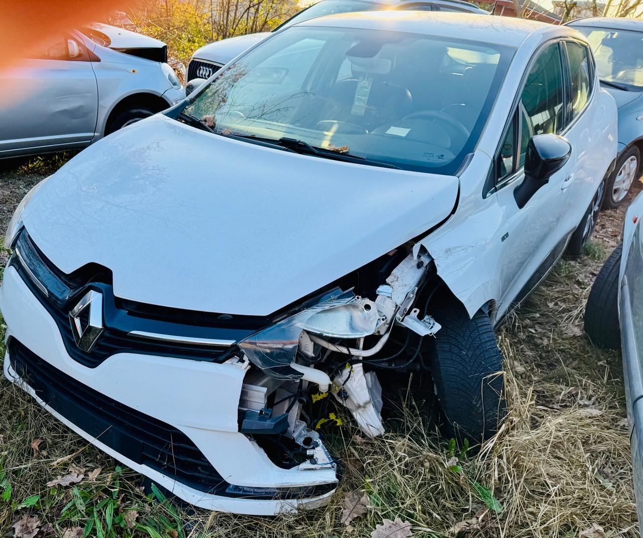 Renault Clio dCi 8V 75 CV 5 Autocarro 4 posti incidentata