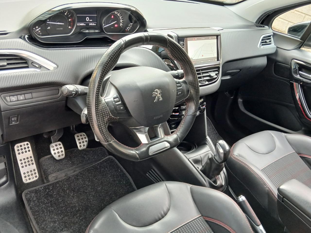 Peugeot 208 GT LINE