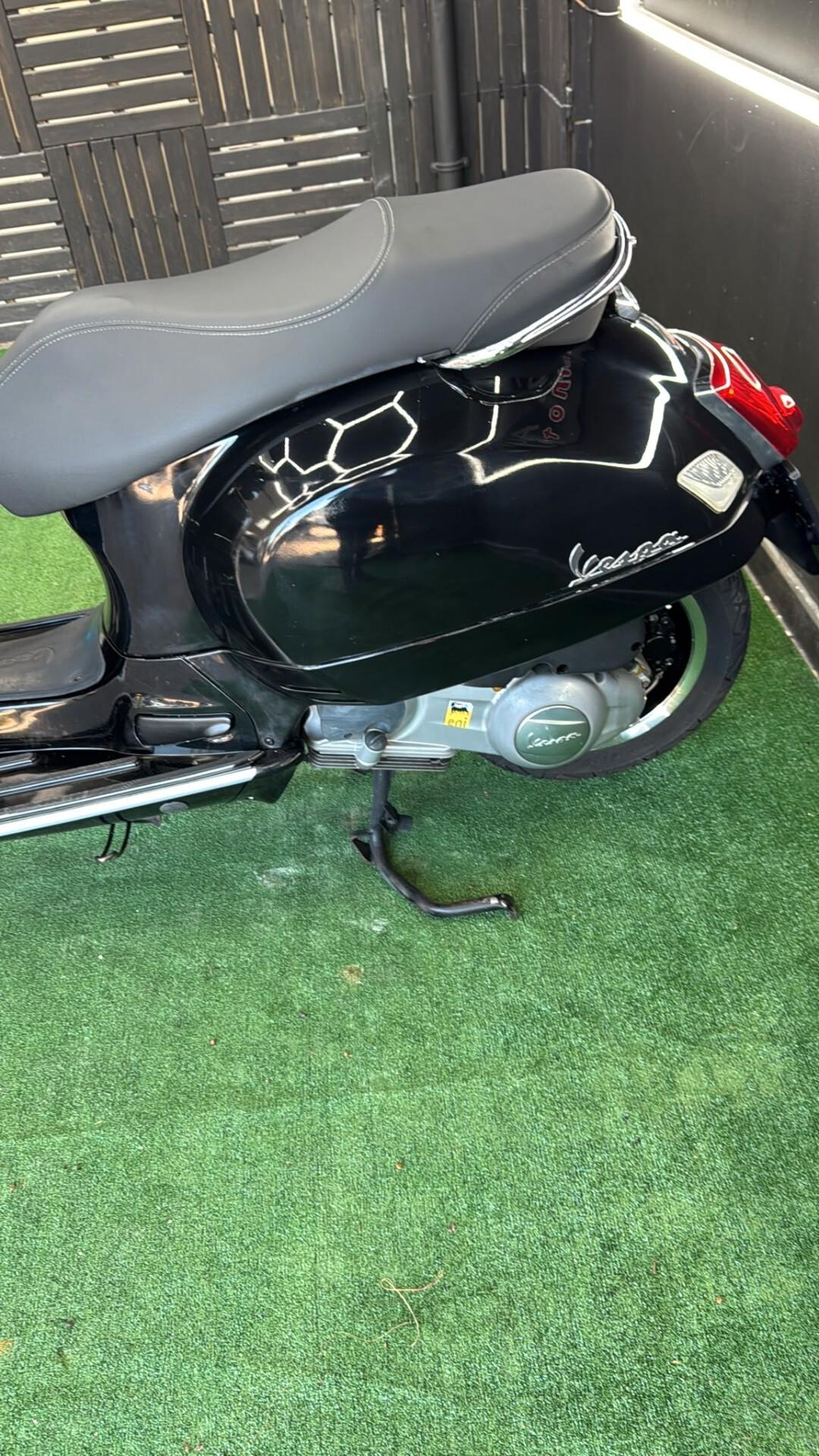 Piaggio Vespa 300 GTS