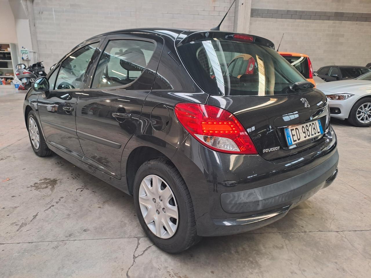 PEUGEOT 207 1.4 BENZINA *OK NEOPATENTATI*