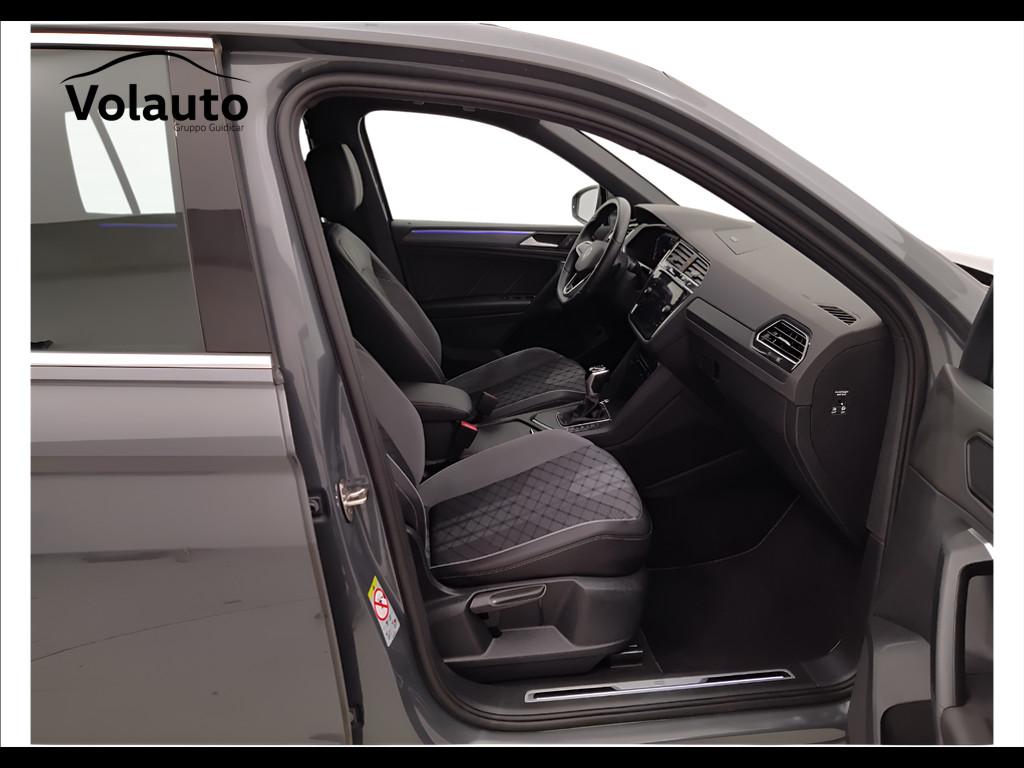 VOLKSWAGEN Tiguan II 2021 - Tiguan 2.0 tdi R-Line 150cv dsg
