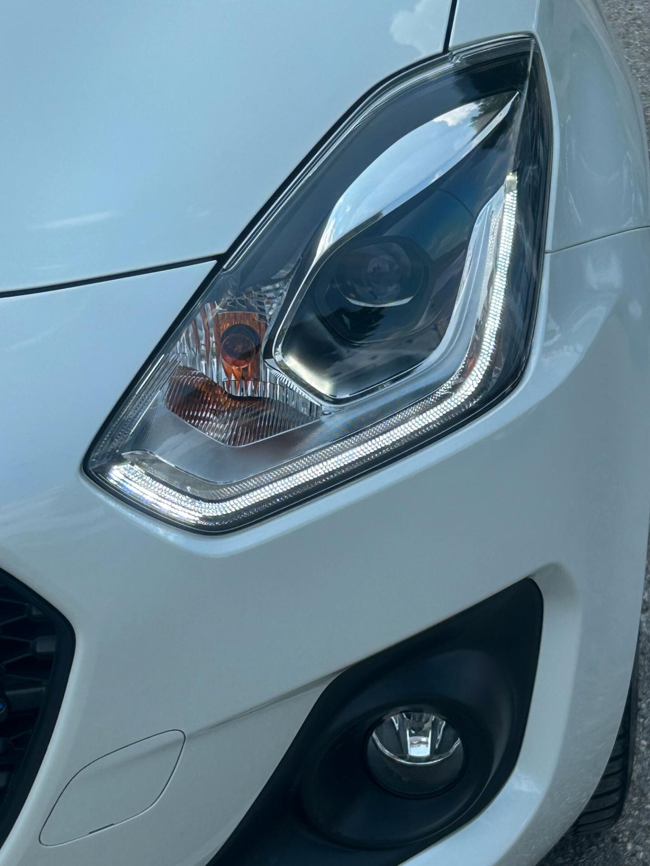 " UNA CHICCA " Suzuki Swift 1.2 Hybrid 4x4 AllGrip Top