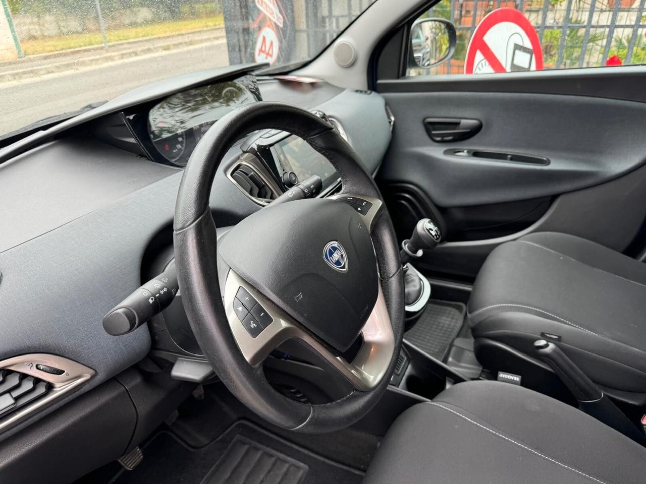 Lancia Ypsilon 1.0 FireFly 5 porte S&S Hybrid UnYca