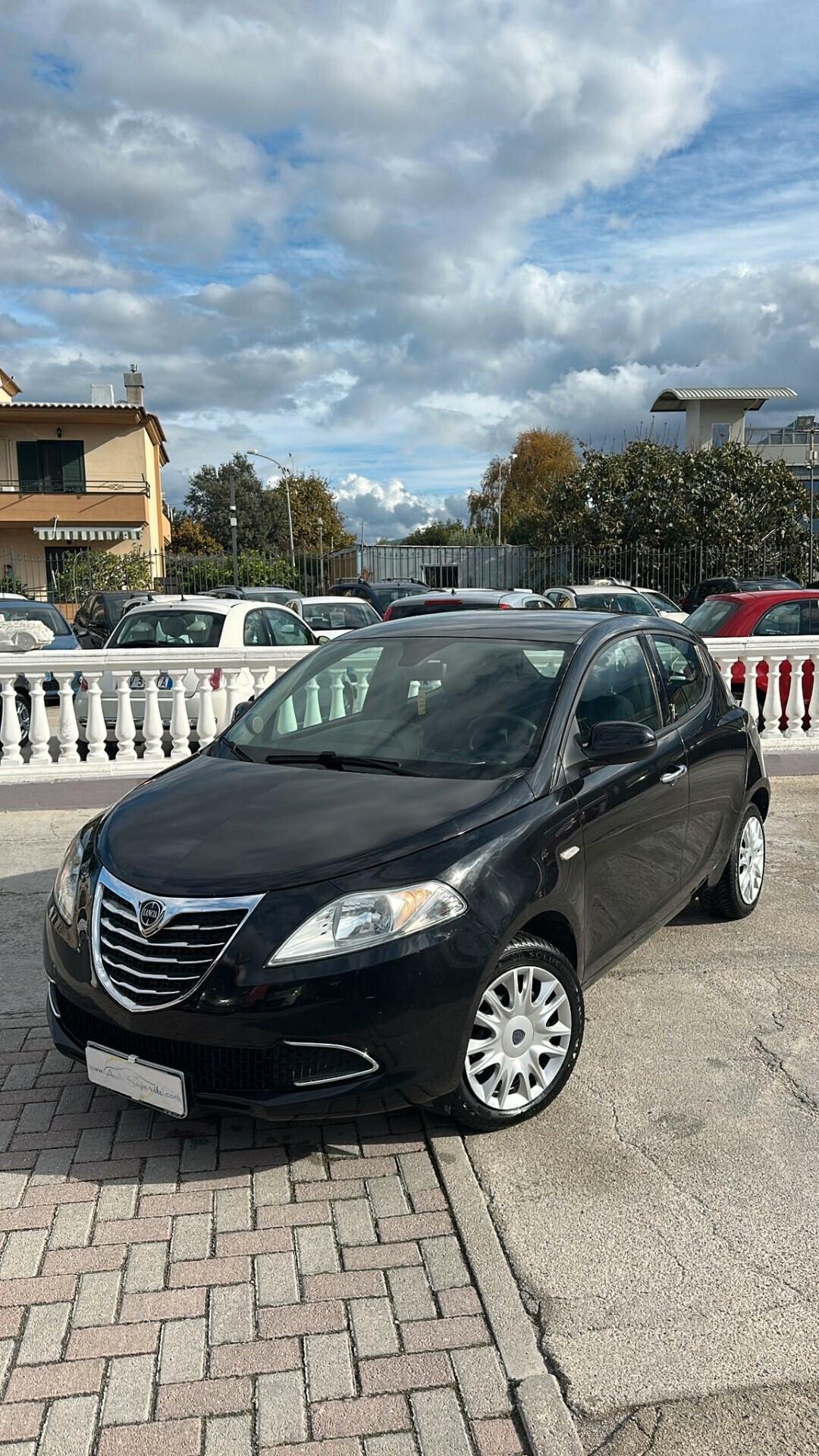 Lancia Ypsilon 1.3 MJT 16V 95 CV 5 porte S&S Silver