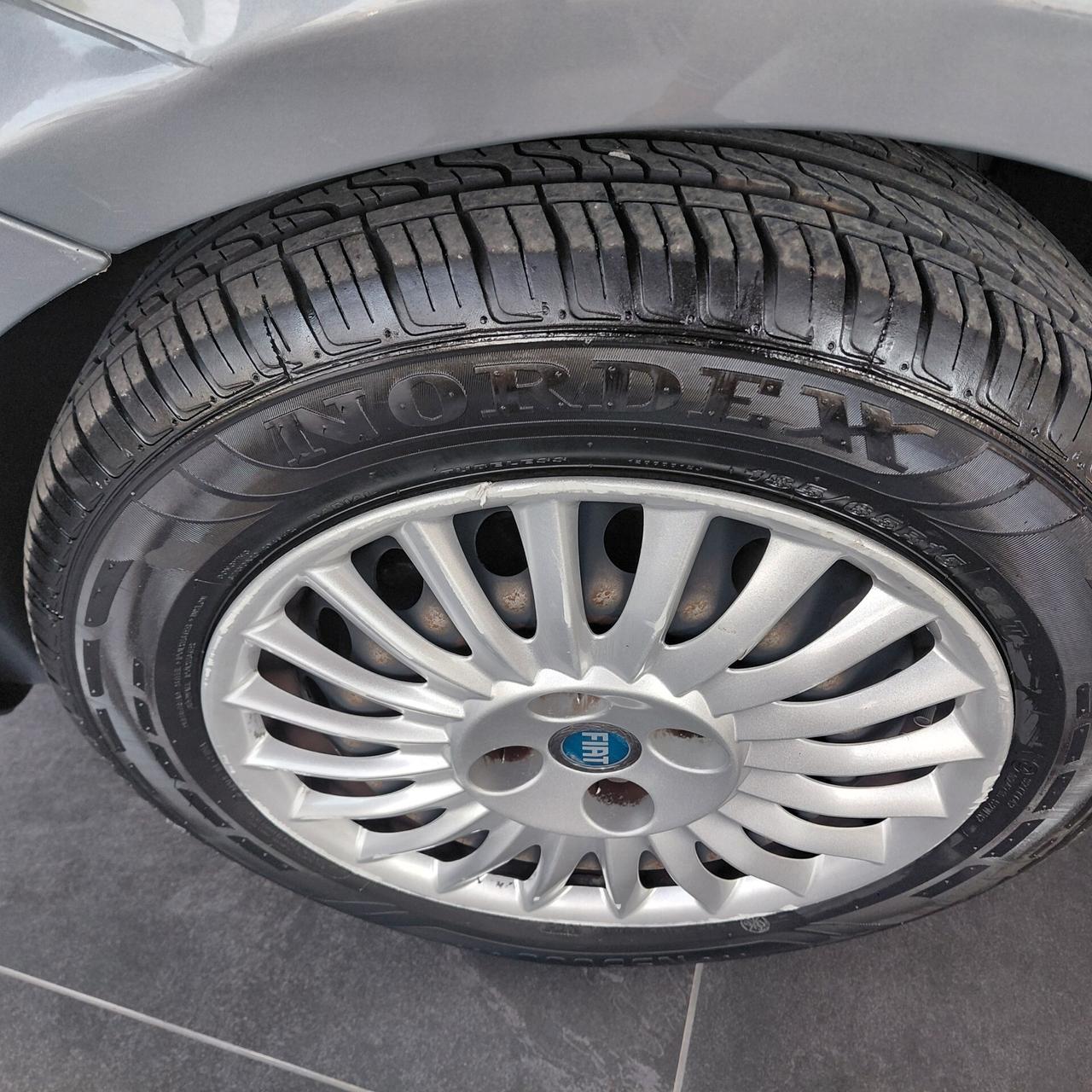FIAT GRANDE PUNTO ANNO 2006 BZ 1.2 ADATTA NEOPATENTATI KM 189 MILA