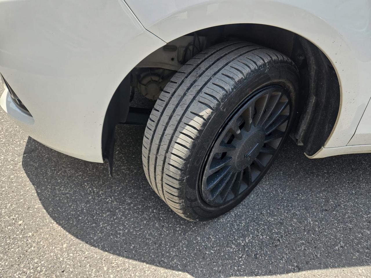 Lancia Ypsilon 1.0 FireFly 5 porte S&S Hybrid Ecochic A. Ferretti