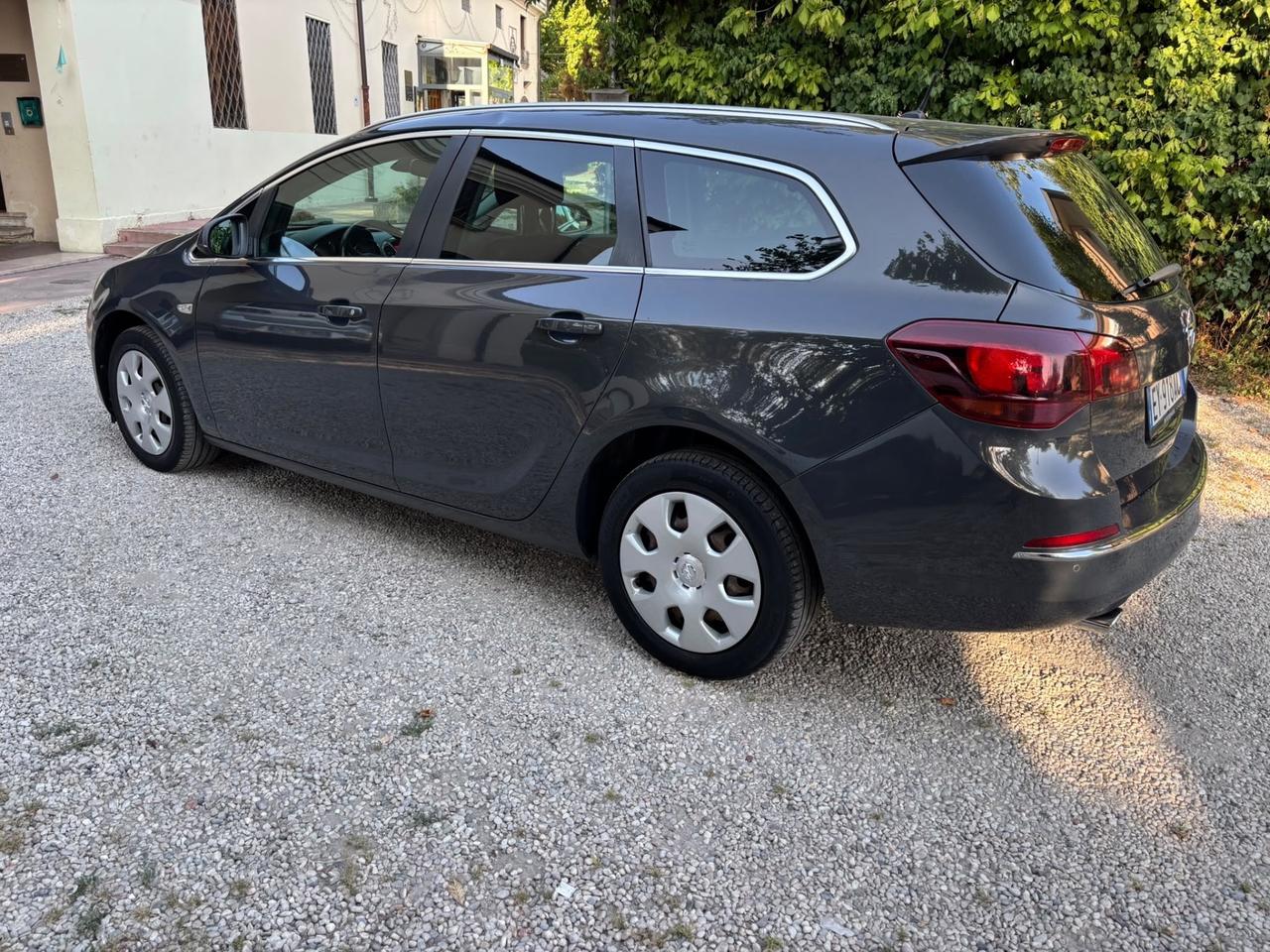 Opel Astra 1.4 benzina GPL Sports anno 2015