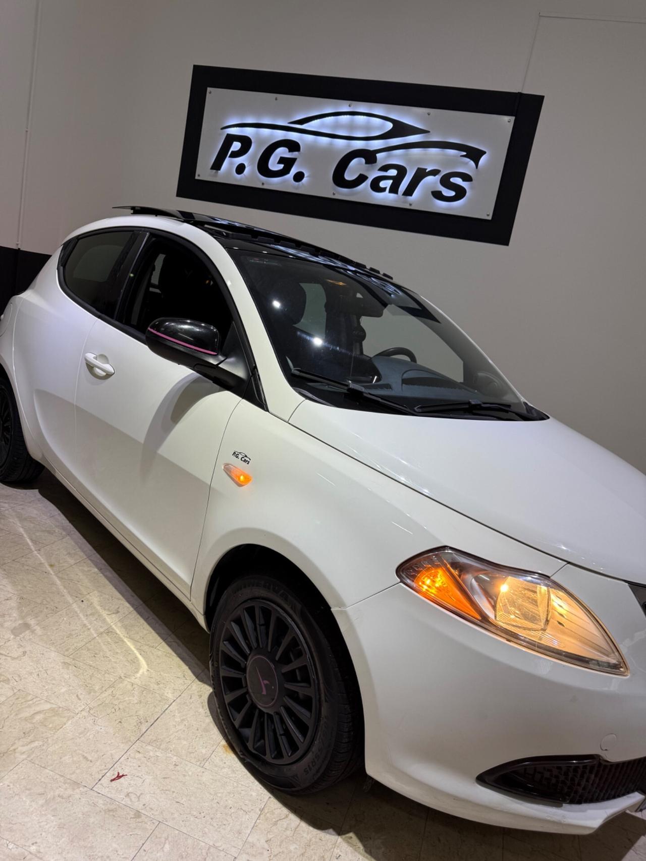 Lancia Ypsilon 1.2 69 CV 5 porte Elefantino rosa london paris