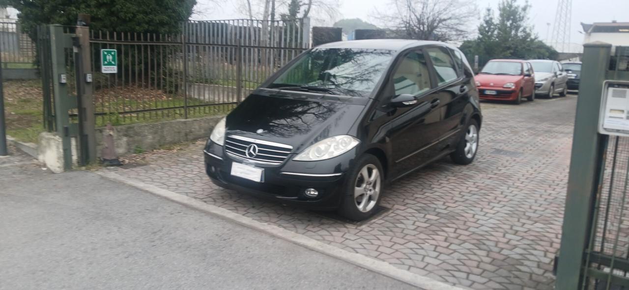 Mercedes cl. A 180 D automatica neopatentati