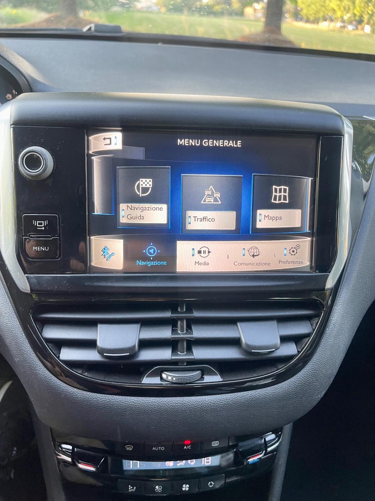 Peugeot 208 1.2 benzina