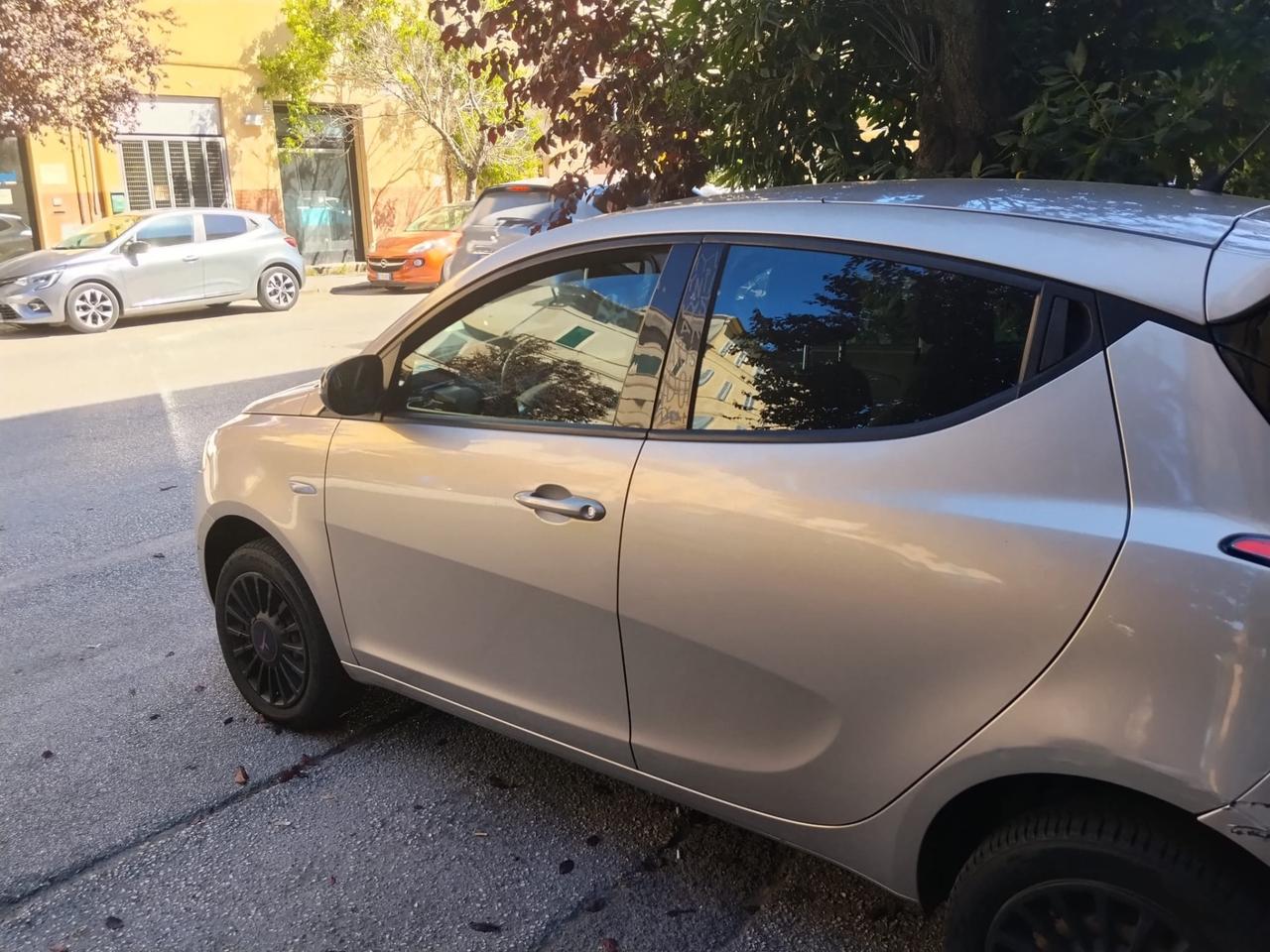 Lancia Ypsilon 85 CV 5 porte Metano Ecochic Gold