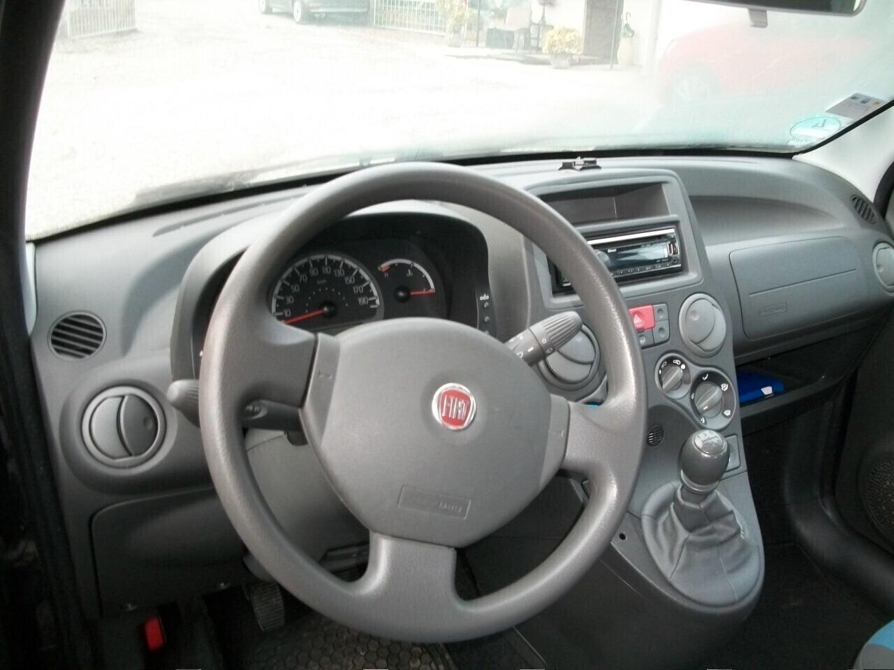 Fiat Panda 1.2 Emotion 1242 BENZINA EURO 05 NERA KM 199587 A EURO 3990,00 PIU PASSAGGIO E GARANZIAO GARANZIA UN ANNO