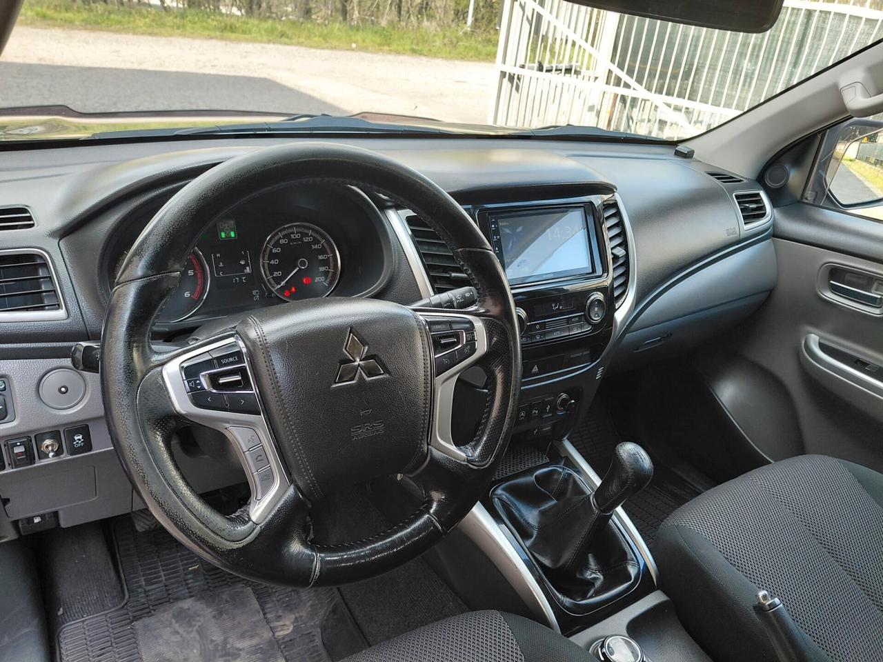 Mitsubishi L200 D.cab hard top 181cv UNICO PROP.