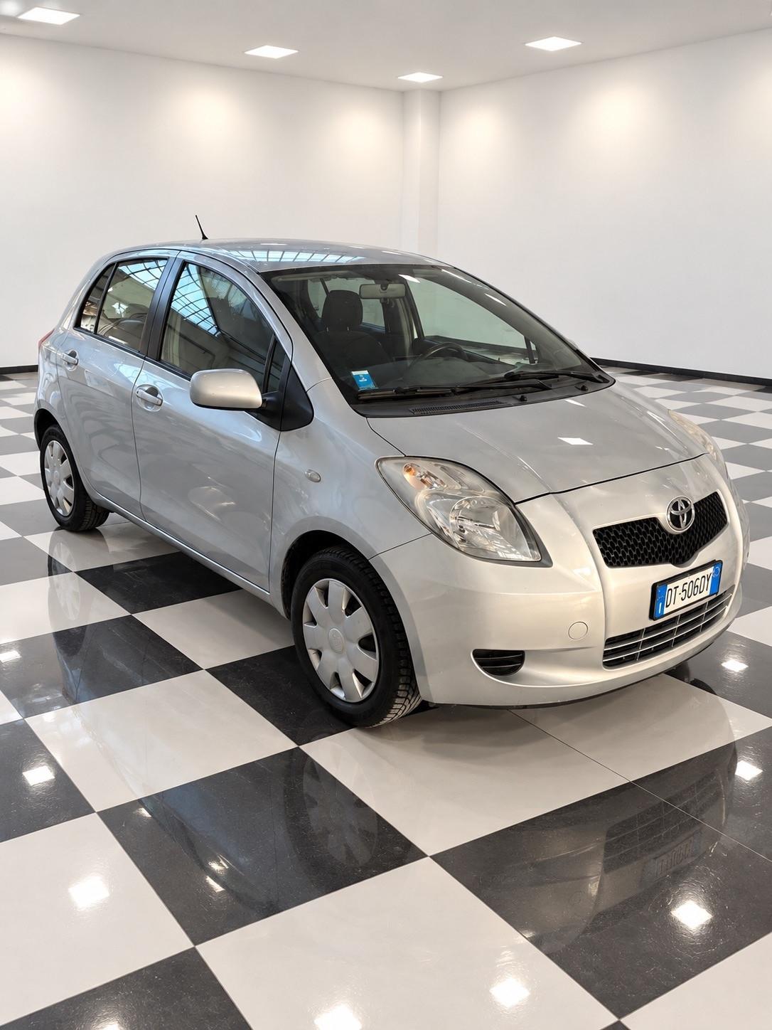 Toyota Yaris 1.0 5 porte Sol