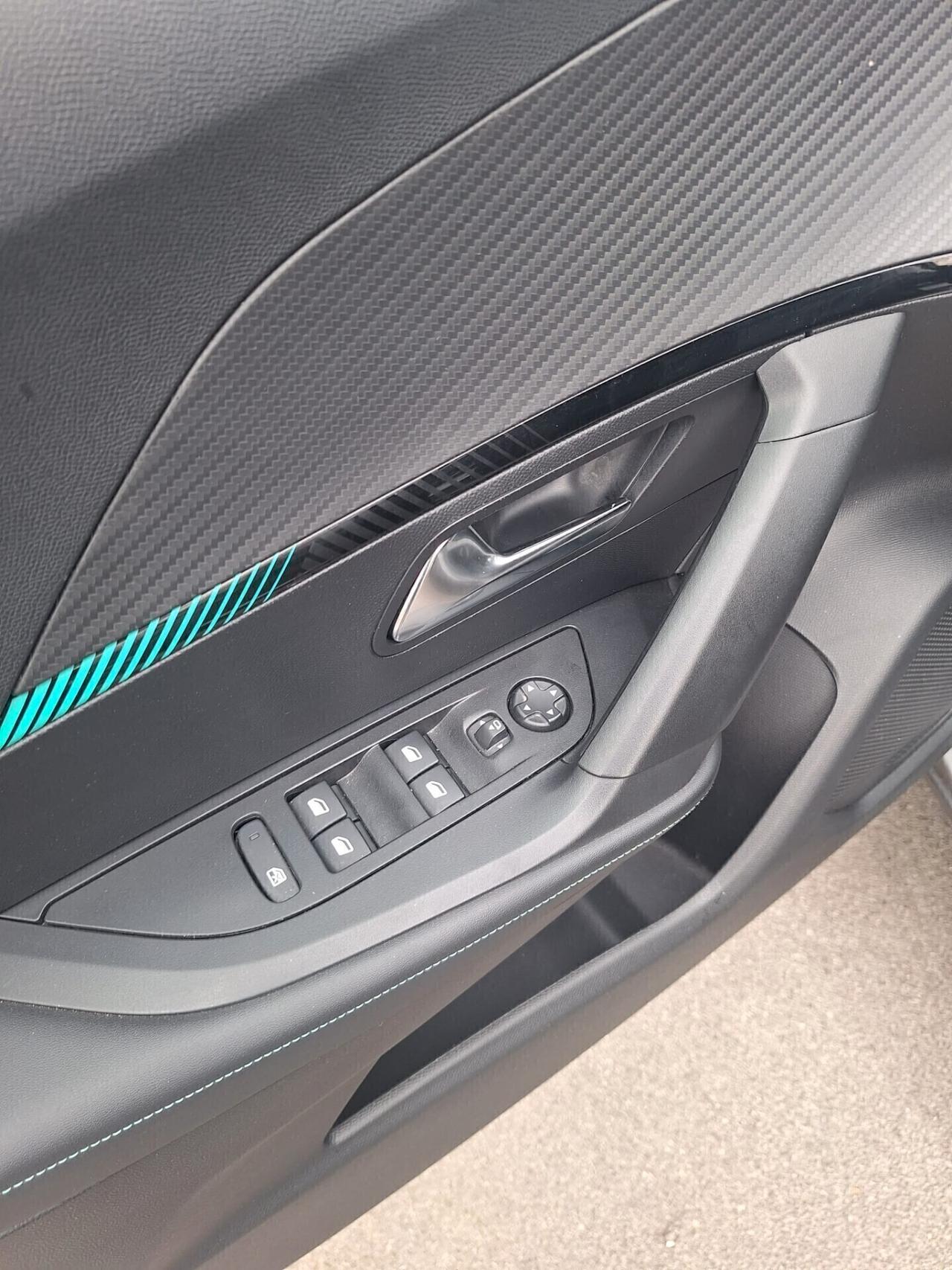 Peugeot 2008 BlueHDi 130 S&S EAT8 Allure Pack