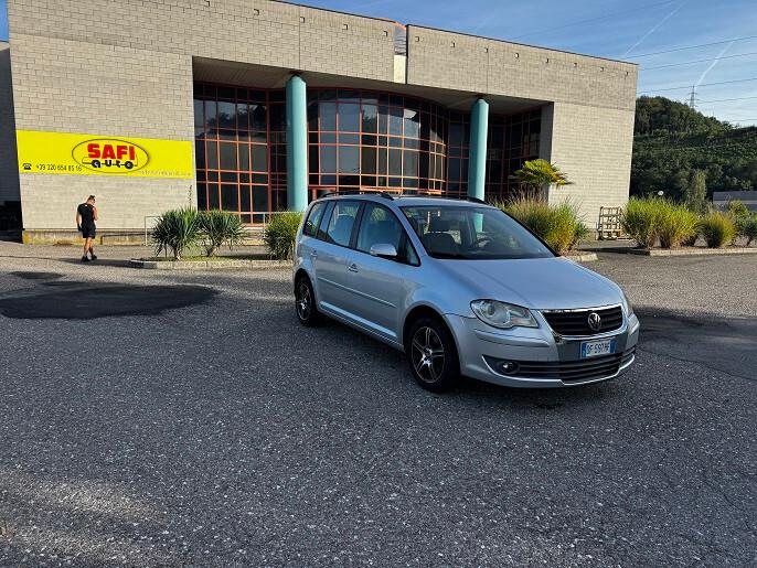 Volkswagen Touran 2.0 TDI DPF DSG Highline