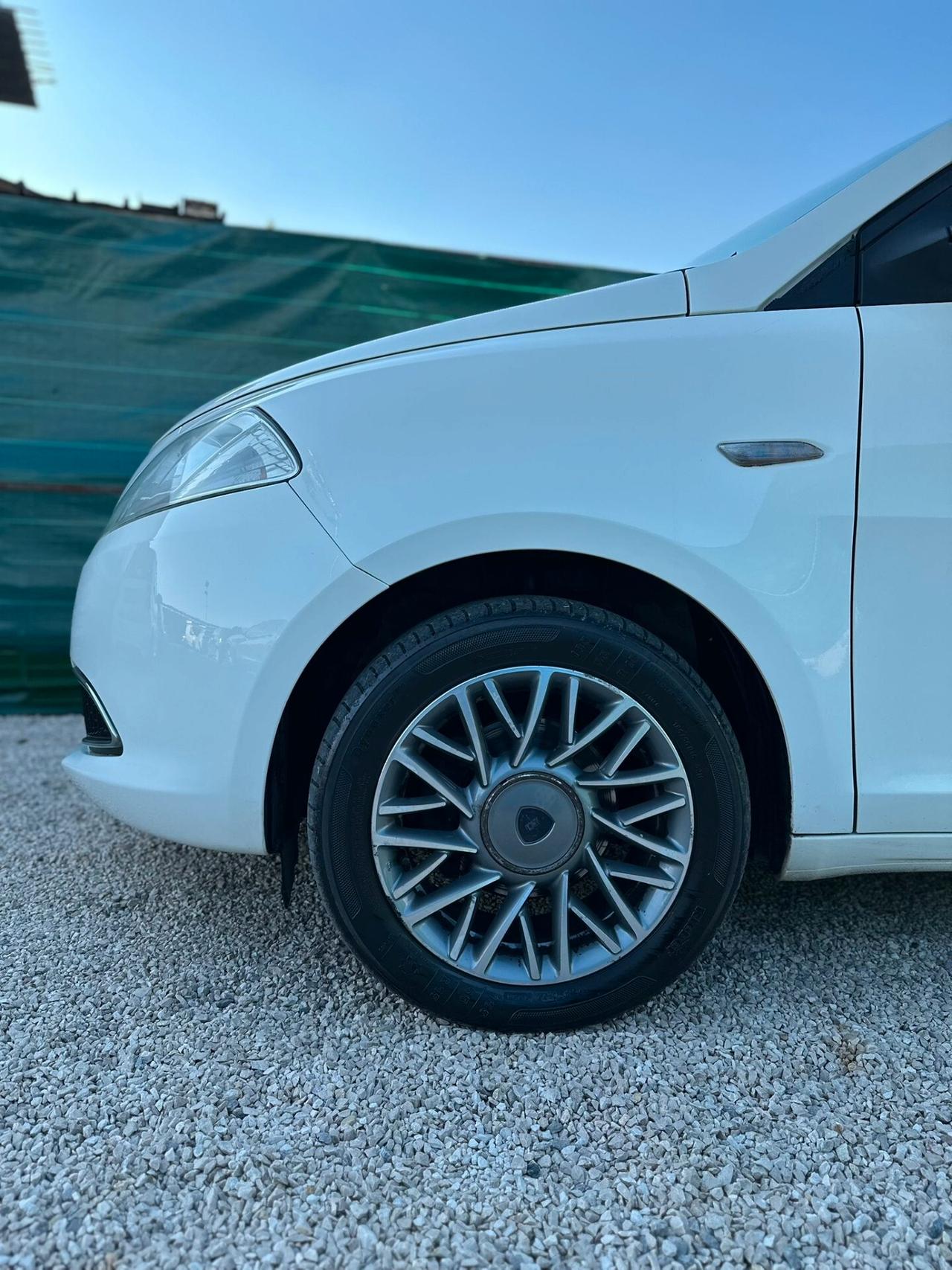 Lancia Ypsilon 1.2 69 CV 5 porte GPL Ecochic Gold