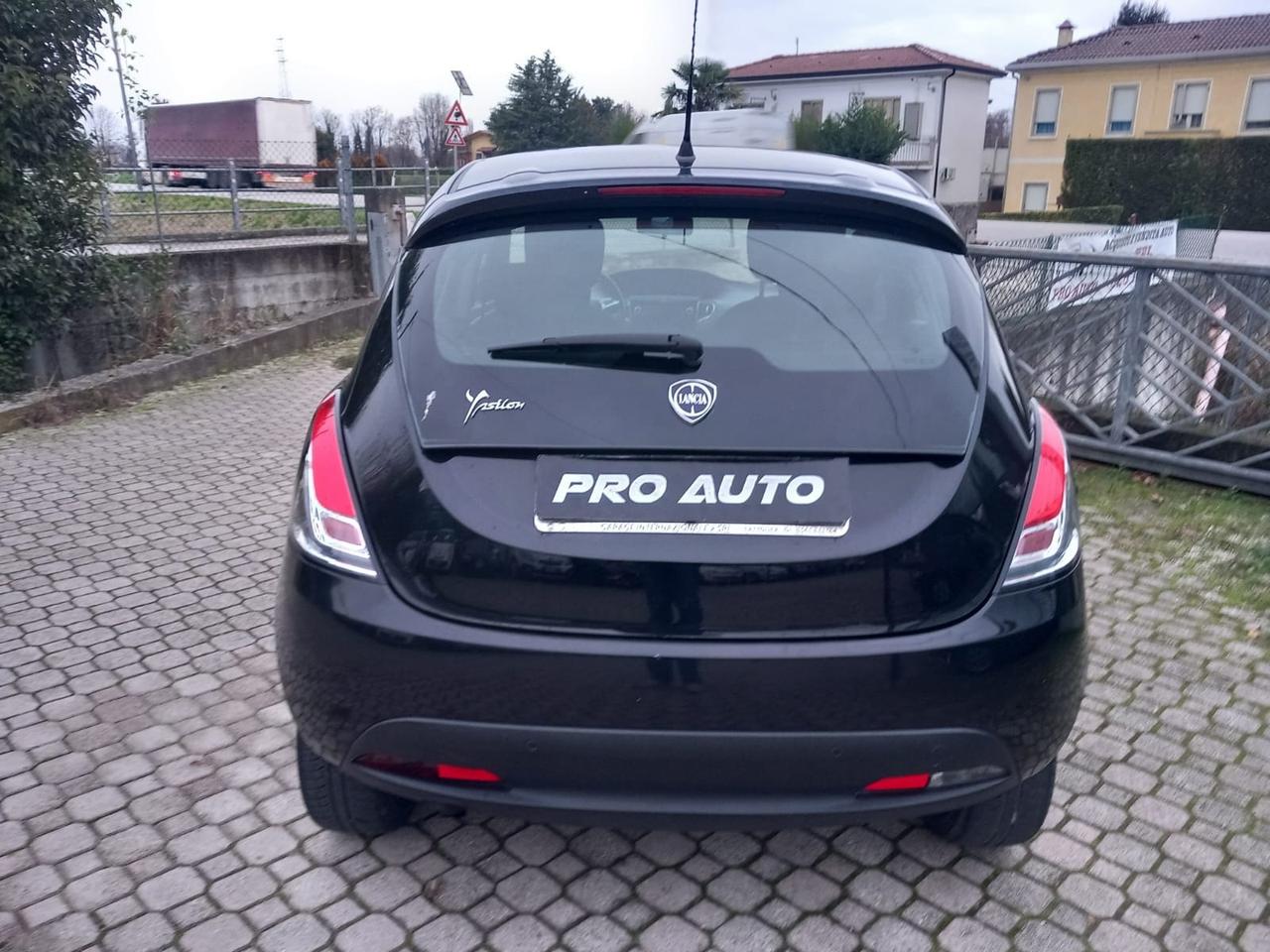 Lancia Ypsilon 0.9 TwinAir 85 CV 5 porte Metano Ecochic Gold