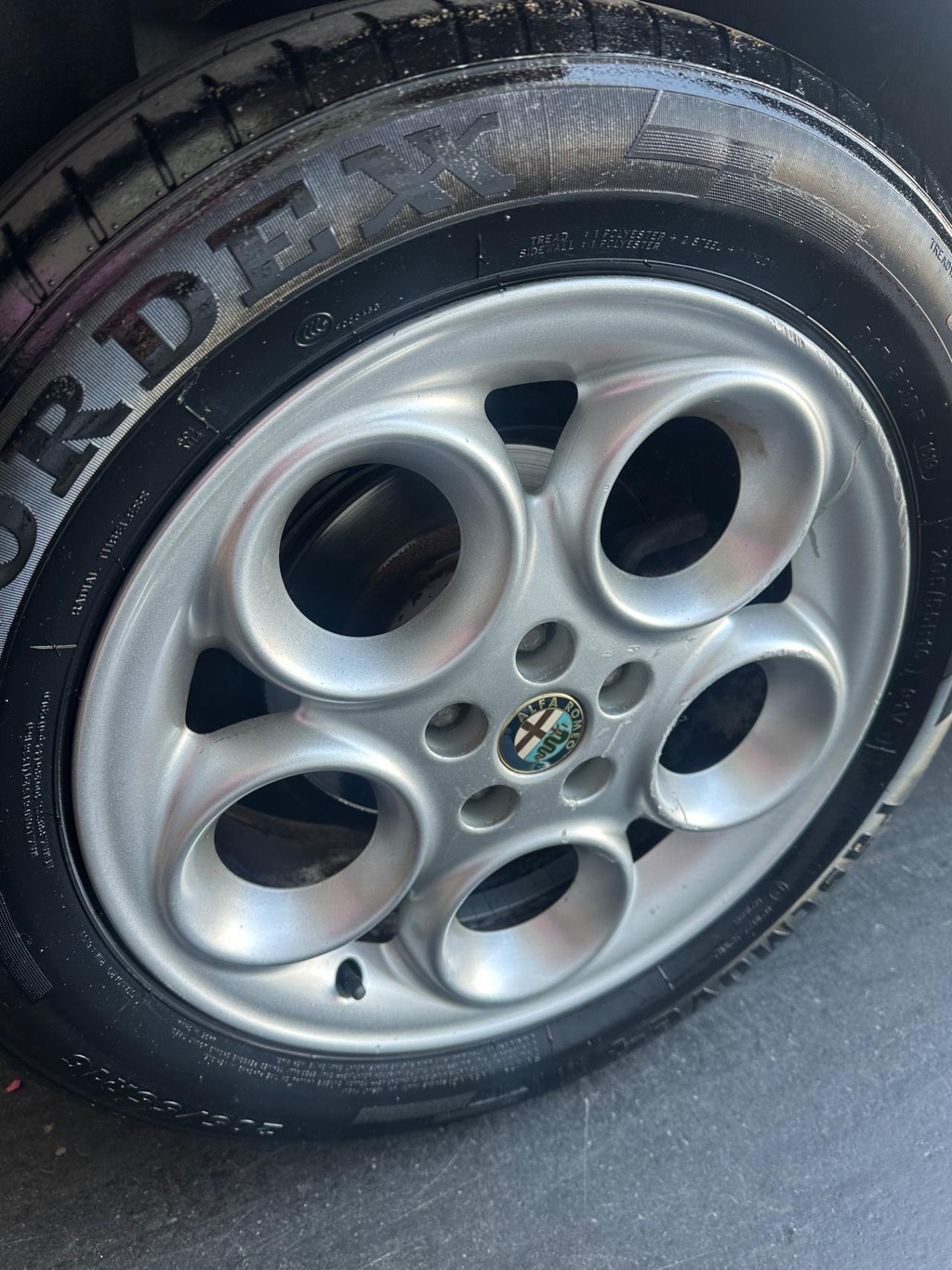 Alfa Romeo 147 1.6i 16V pochi km asi