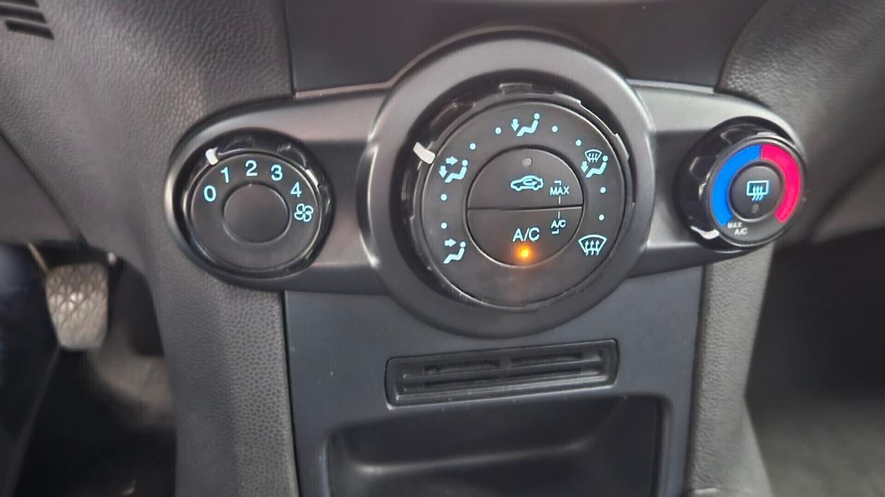 Ford Fiesta Plus 1.5 TDCi 75CV 5 porte