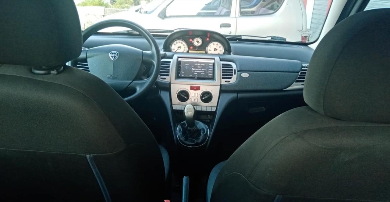 Lancia Ypsilon 1.3 MJT 75 CV Diva