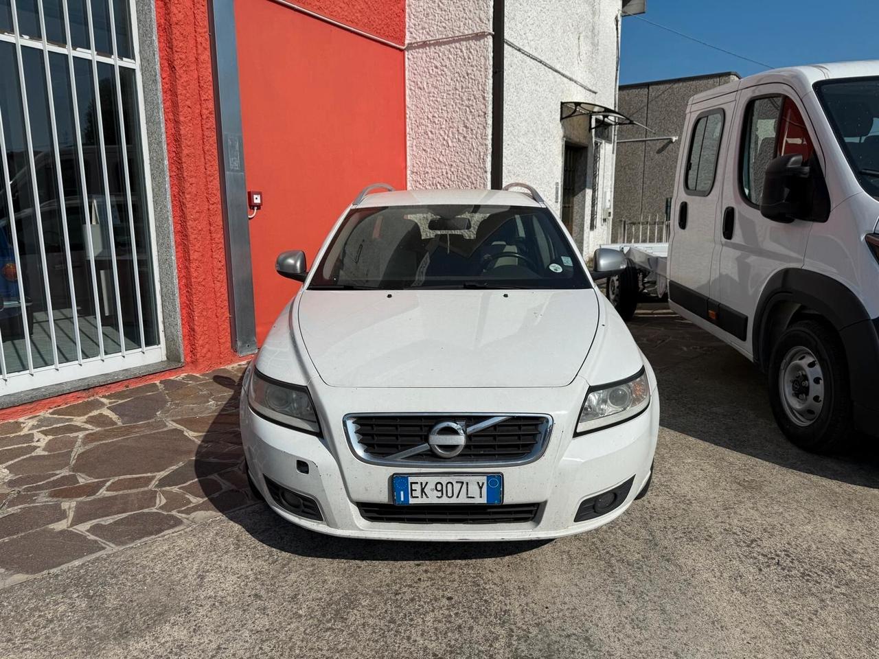Volvo V50 D2 R-design NEOPATENTATI