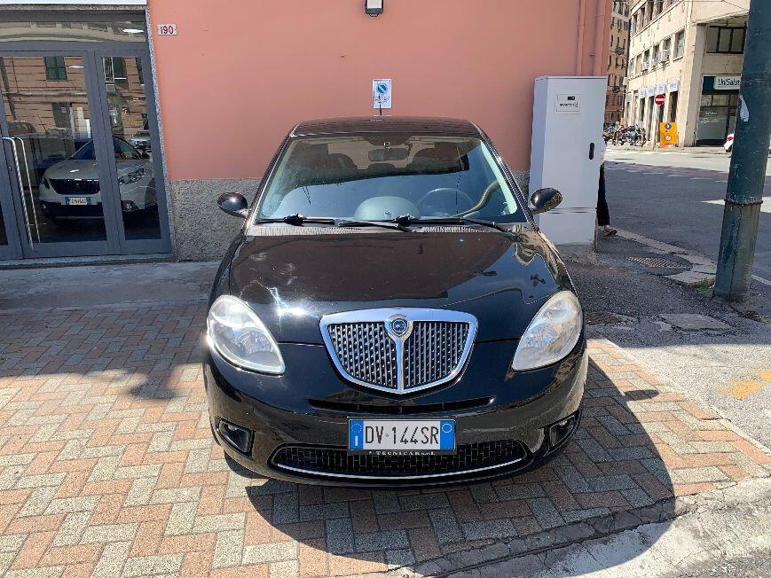 Lancia Ypsilon 1.2 Platino- OK NEOPATENTATI