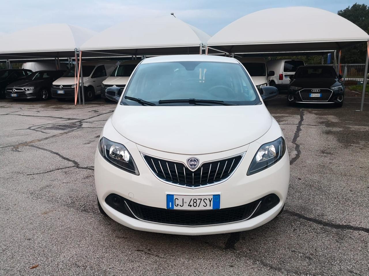 Lancia Ypsilon 1.0 Hybrid *** OK NEOPATENTATI ***