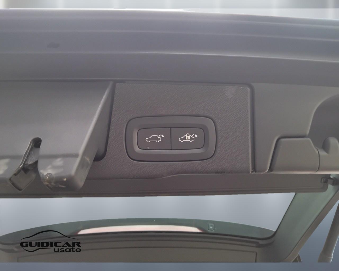 VOLVO XC60 II 2022 - XC60 2.0 b4 Plus Dark awd auto