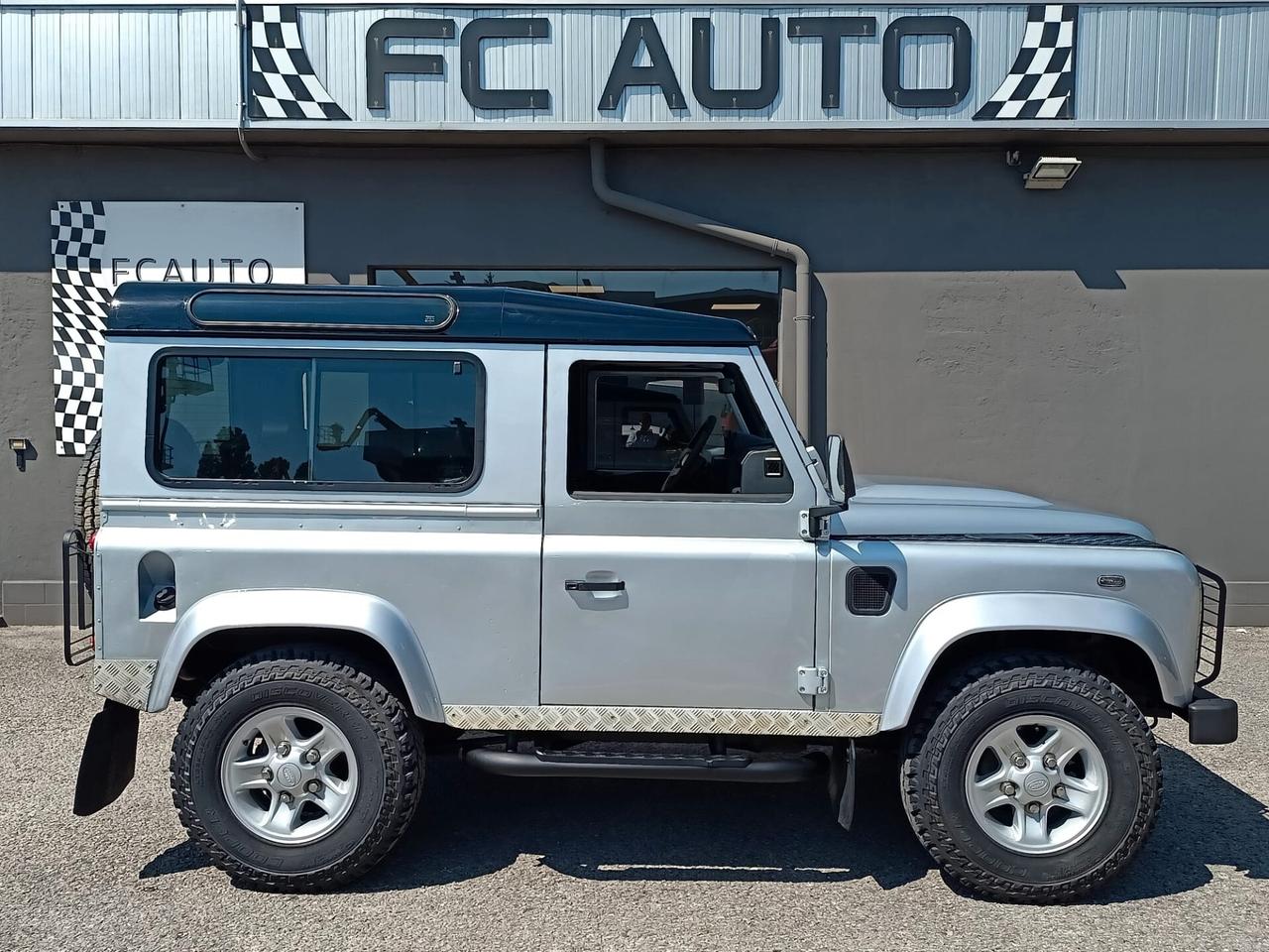 Land Rover Defender 90 2.4 TD4 Station Wagon SE