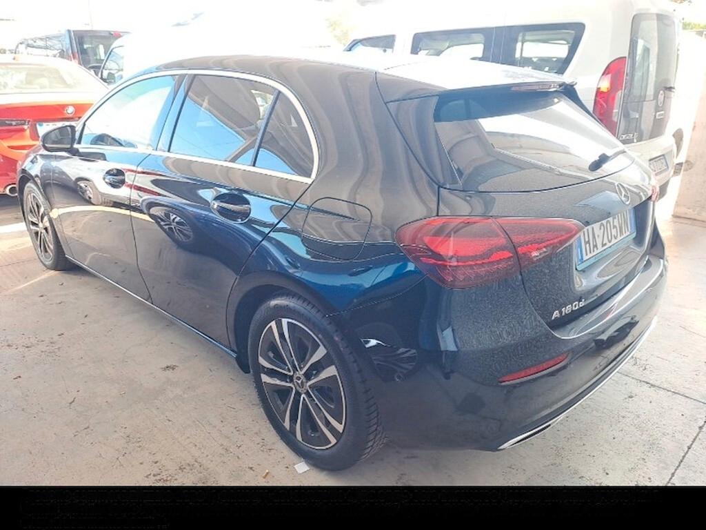 MERCEDES-BENZ A 180D NEW 115CV AUTOMATIC BUSINESS EXTRA ( FARI LED - CRUISE - PELLE - NAVI PREMIUM - MIRROR - PARK ASSIST - TELECAMERA POST. - CERCHI 17 )