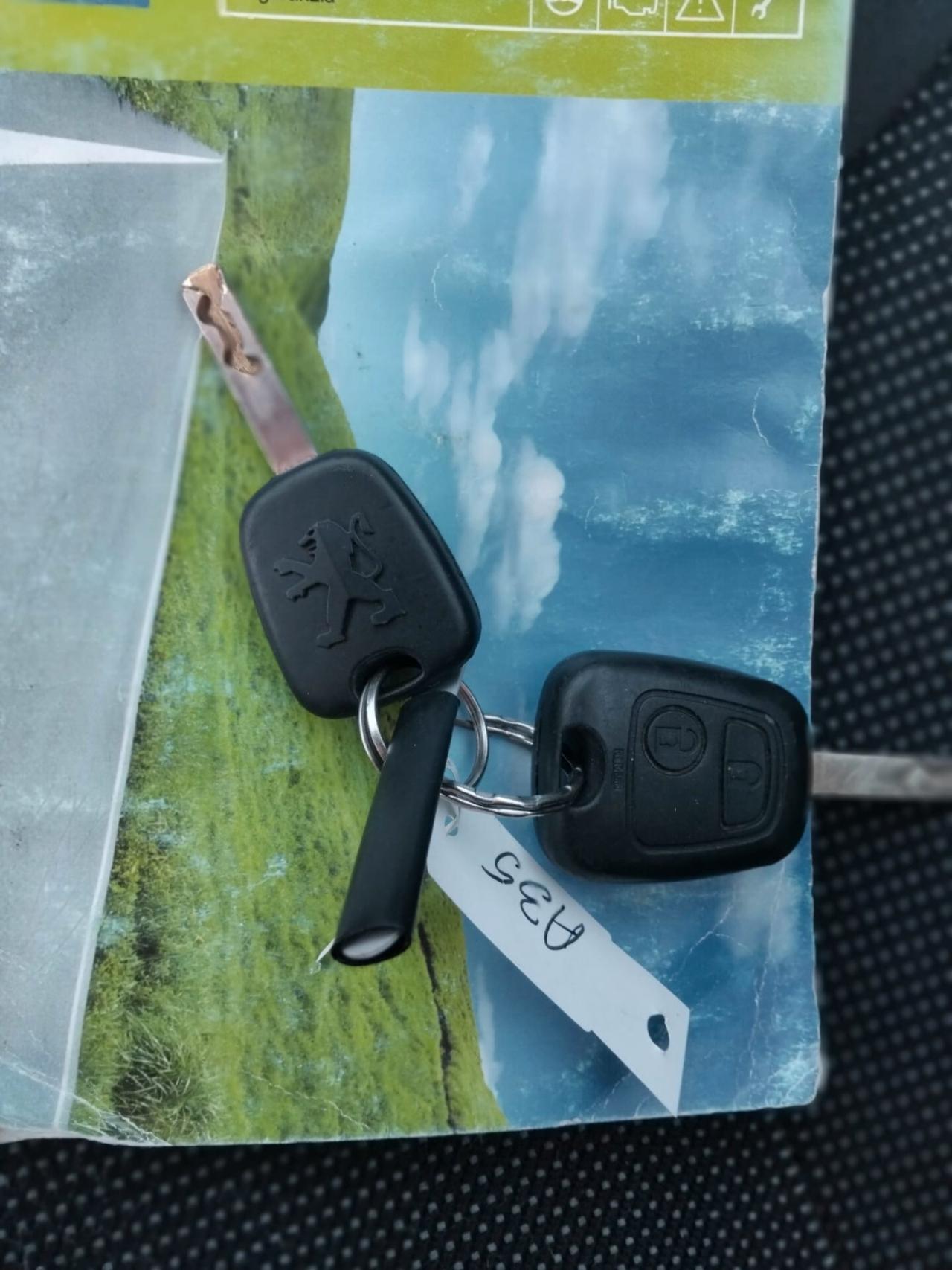 PEUGEOT 107 5 PORTE CLIMA GARANZIA 12 MESI