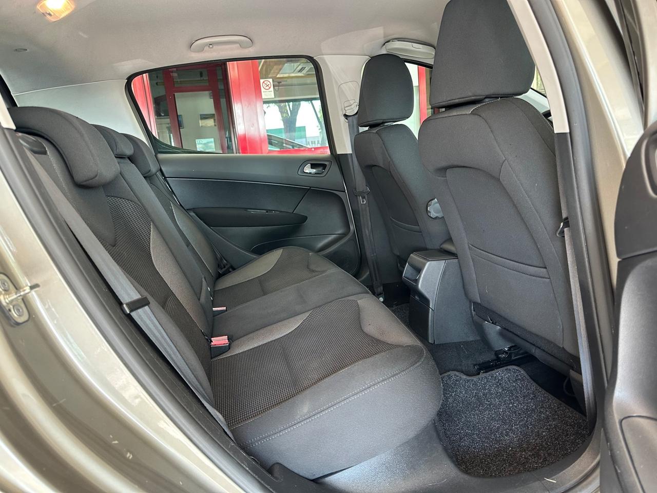 Peugeot 308 1.6 8V e-HDi 112CV Stop&Start 5p. Business