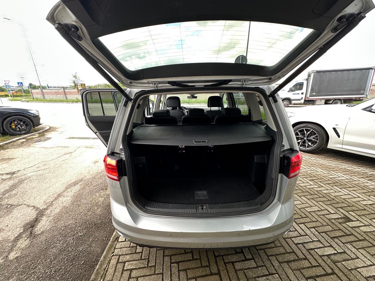 Volkswagen Touran 2.0 TDI 150 CV SCR DSG Business BlueMotion 7 POSTI