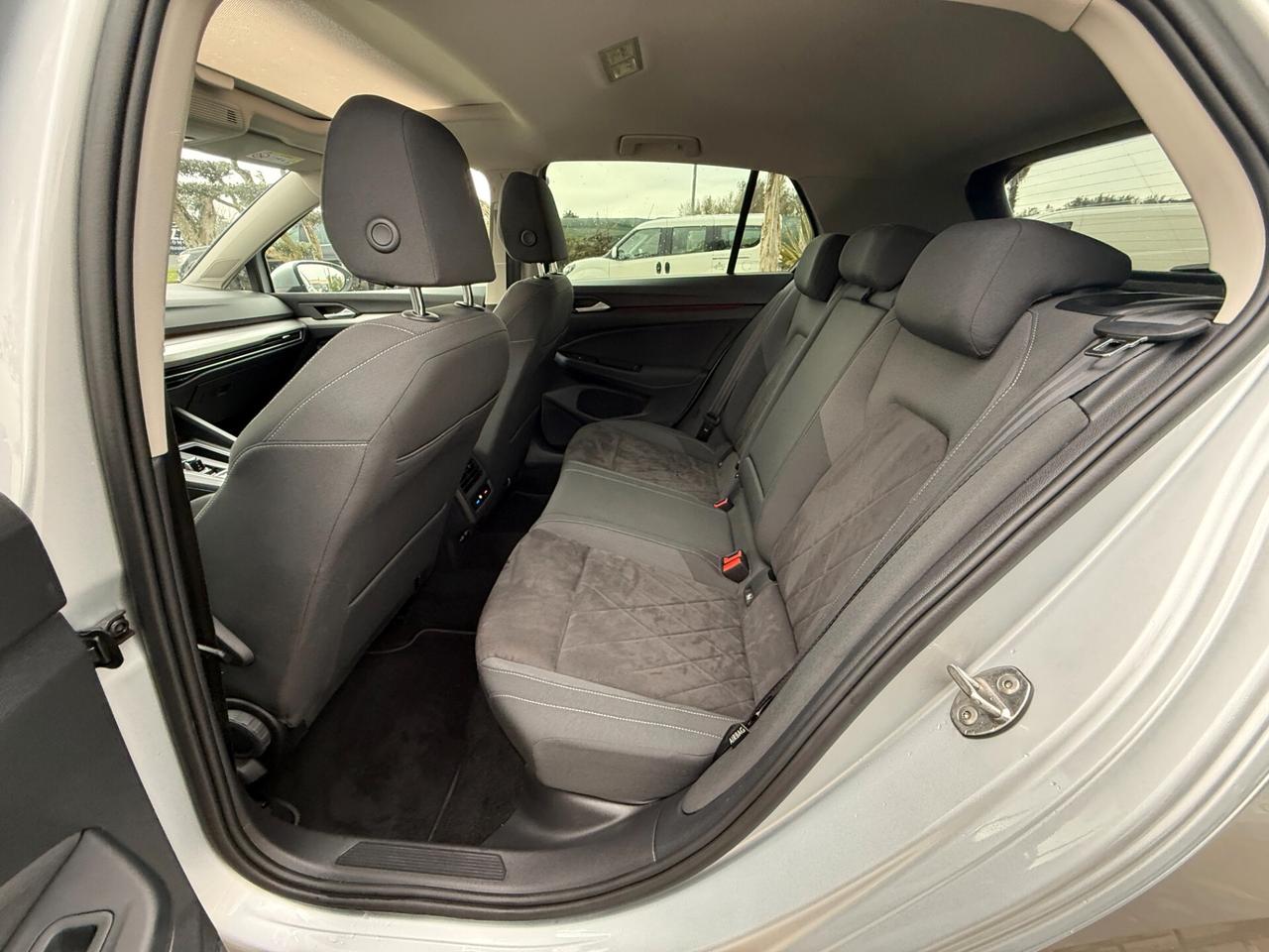 VOLKSWAGEN GOLF 8 2.0TDI 150CV DSG TETTO NAVI LED AMBIENT FULL LIGHT