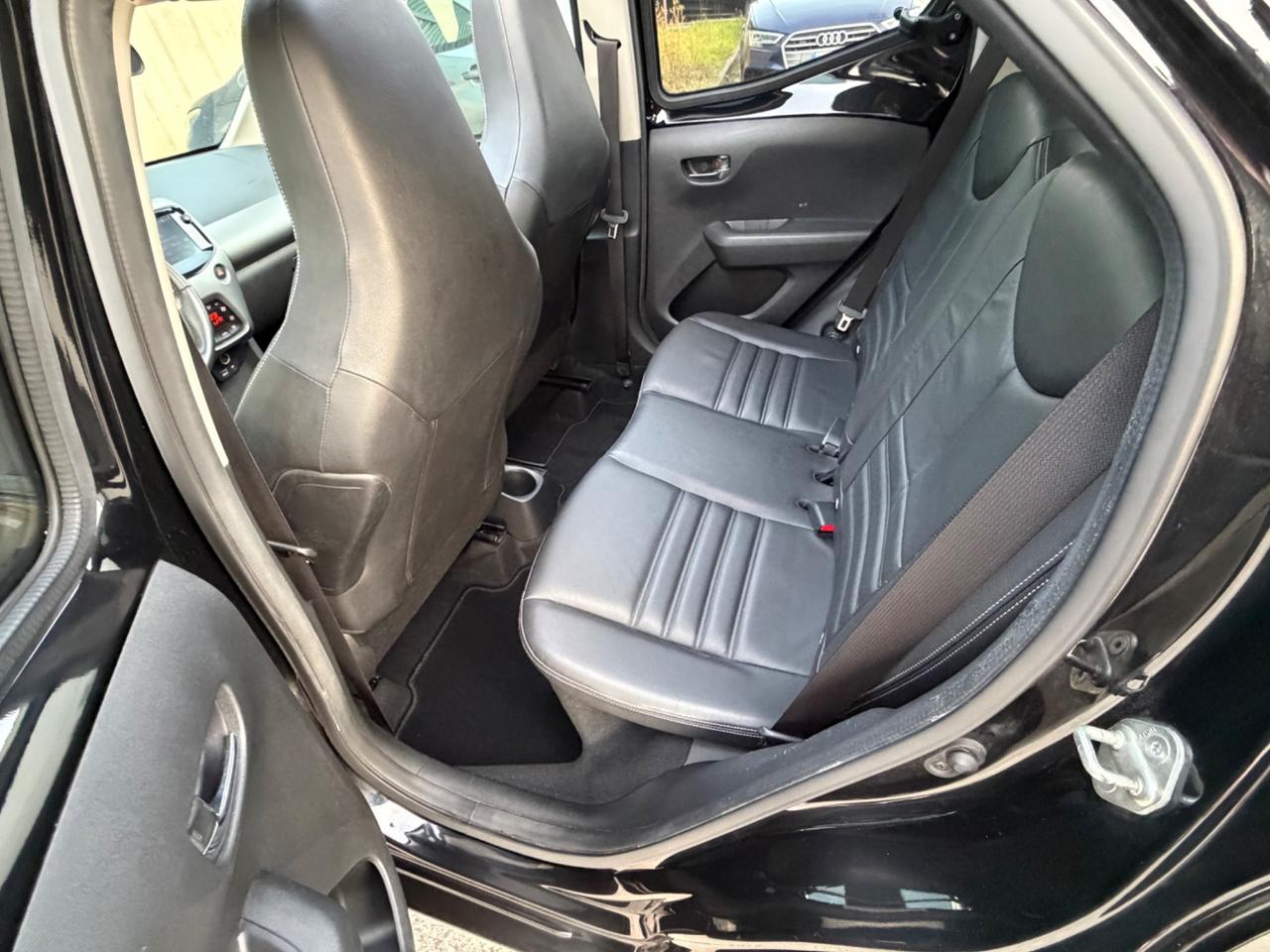 Toyota Aygo Connect 1.0 VVT-i 72 CV 5 porte x-cite