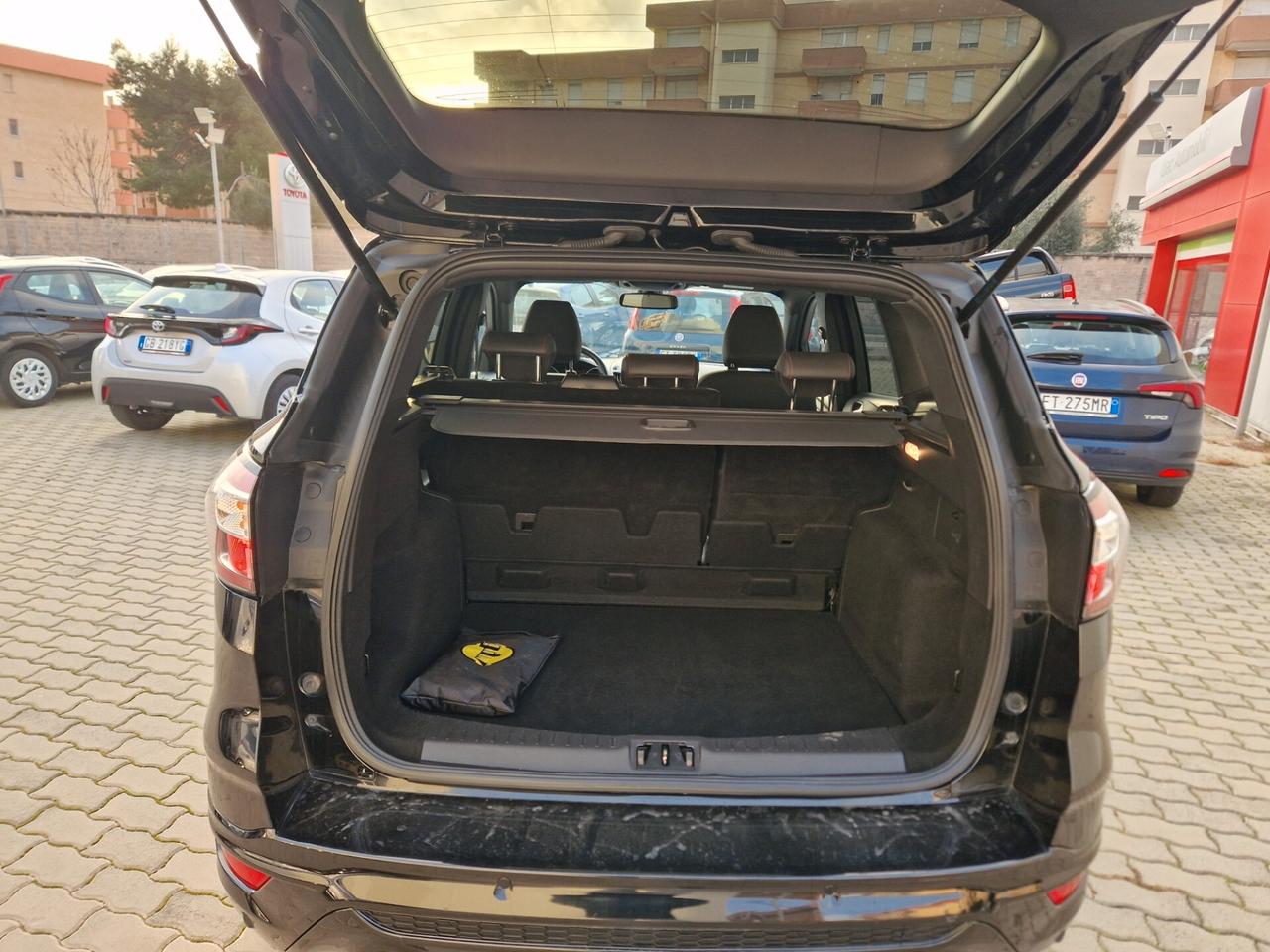 Ford Kuga 2.0 TDCI 180 CV 4WD Powershift ST-Line