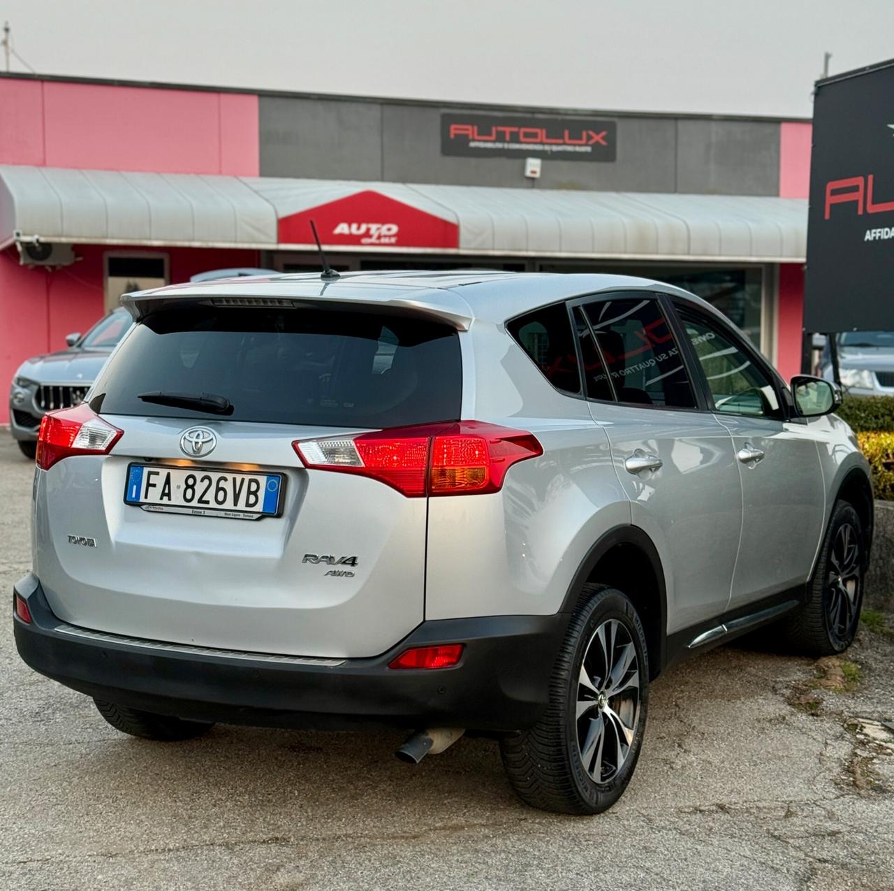 Toyota RAV 4 2.2 D-CAT A/T 4WD Lounge White Ed.