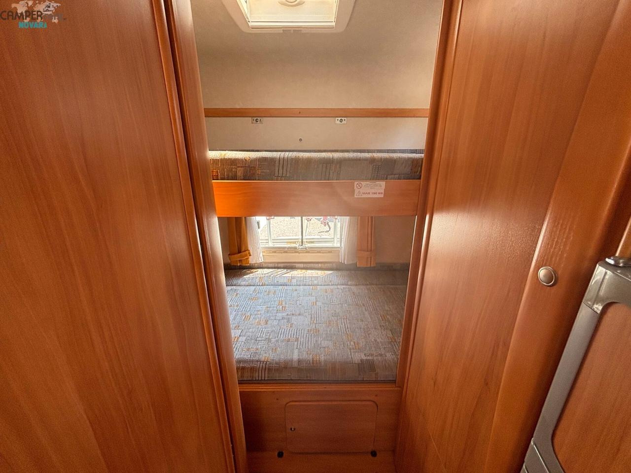 ADRIA ADRIATIK CORAL 680 SK - Mansardato con letti a castello in coda