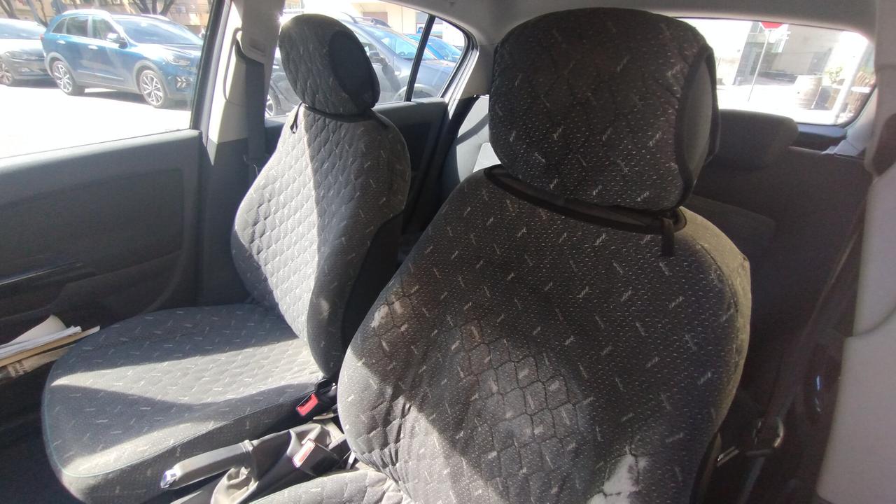 Opel Corsa 1.2 5 porte Club NEOPATENTATI