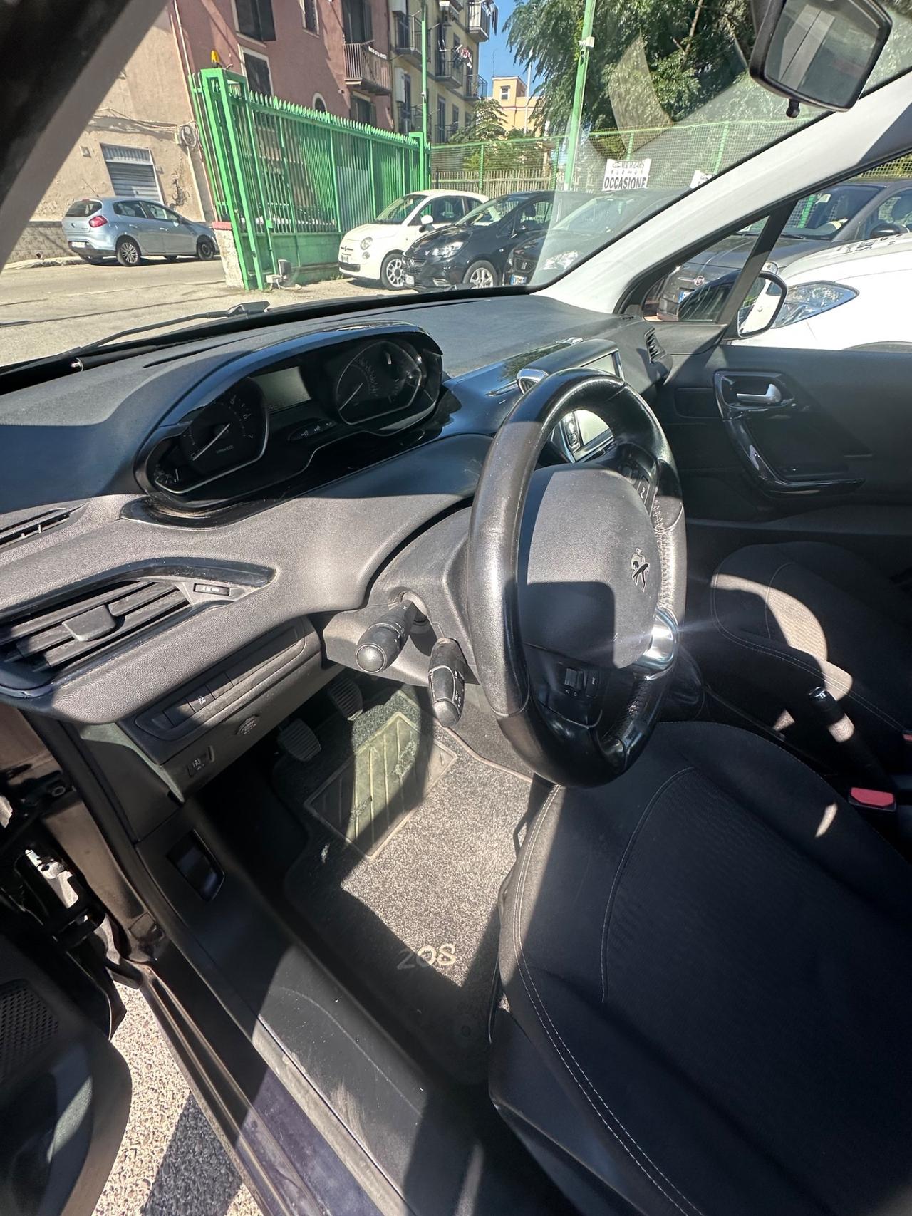 Peugeot 208 PureTech 82 5p. GPL Allure