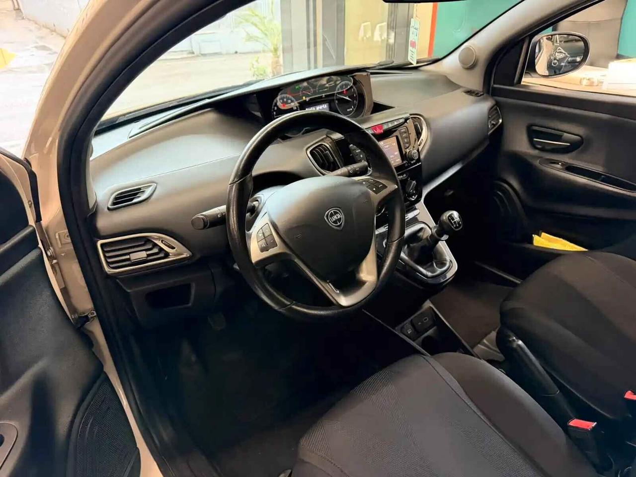 Lancia Ypsilon 1.2 69 CV 5 porte S&S Gold