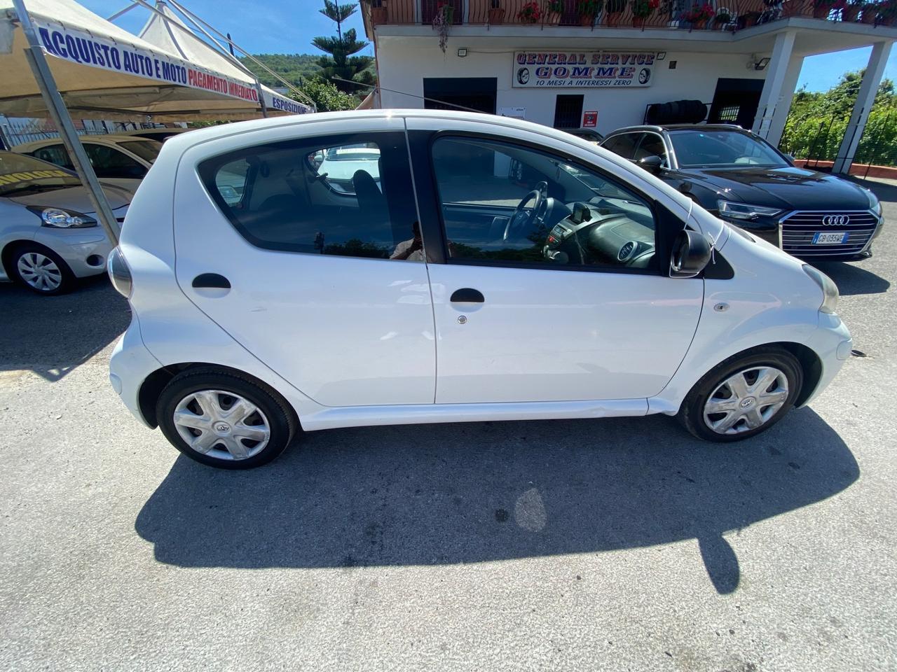 Toyota Aygo 1.0 12V VVT-i 5 porte Now Connect